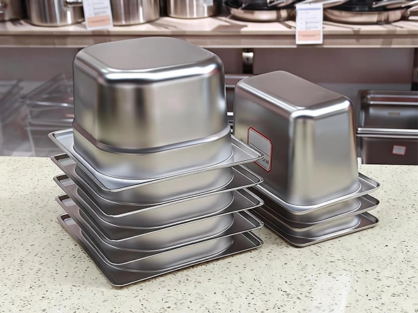 Anti-Jam Pans: Feature a slight indentation that allows for airflow, ensuring pans stack neatly but separate instantly.